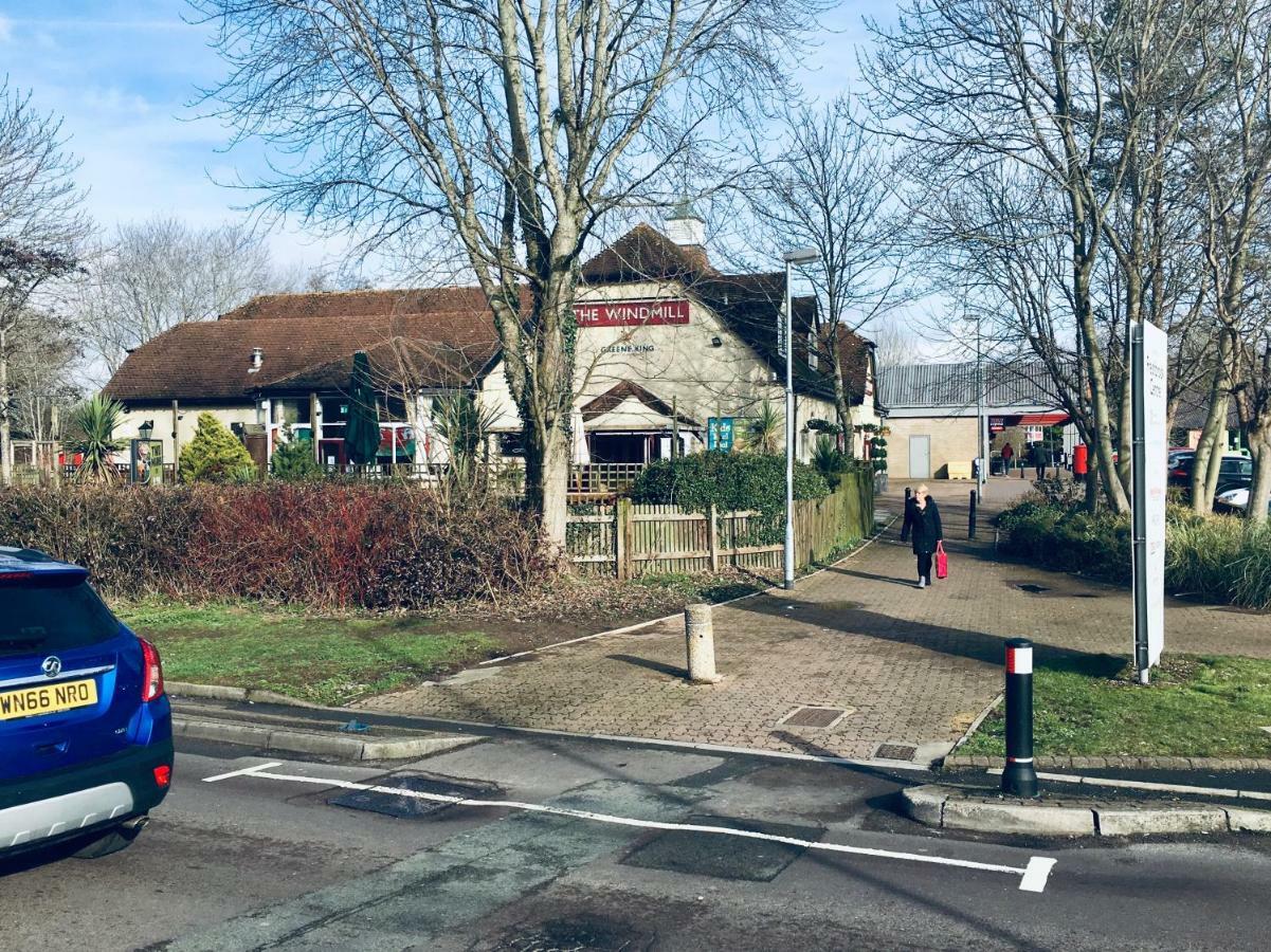 Travelling Stop Lägenhet Swindon Exteriör bild